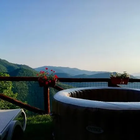 Holidays Crasciana, Con Terrazza Vista Sulle Alpi Apuane. Holiday home Crasciana