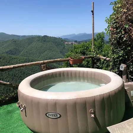 Holidays Crasciana, Con Terrazza Vista Sulle Alpi Apuane. Holiday home