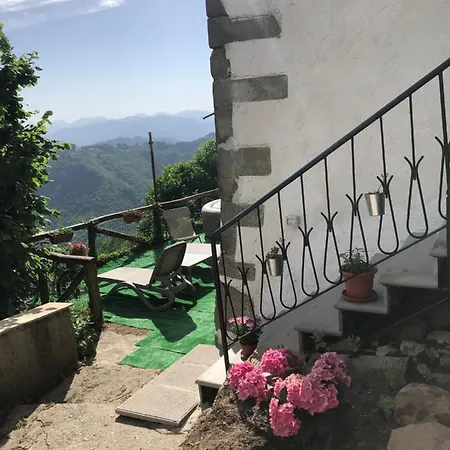 Holiday home Holidays Crasciana, Con Terrazza Vista Sulle Alpi Apuane. Crasciana