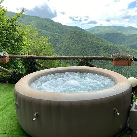 Holidays Crasciana, Con Terrazza Vista Sulle Alpi Apuane. Holiday home