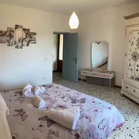 Holidays Crasciana, Con Terrazza Vista Sulle Alpi Apuane. Holiday home Crasciana